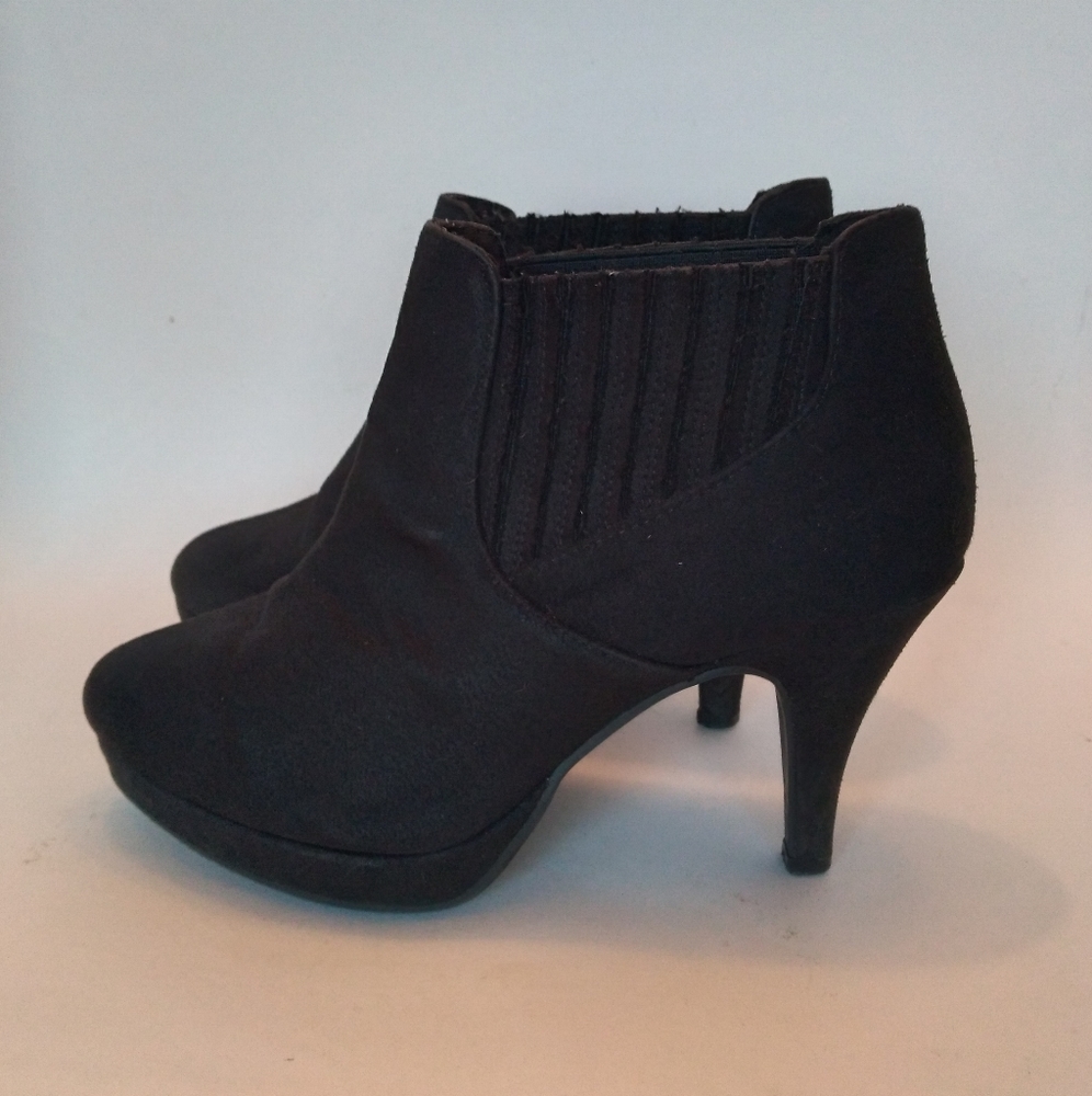 DexFlex Comfort Women's Heeled Ankle Boots - Size 6W